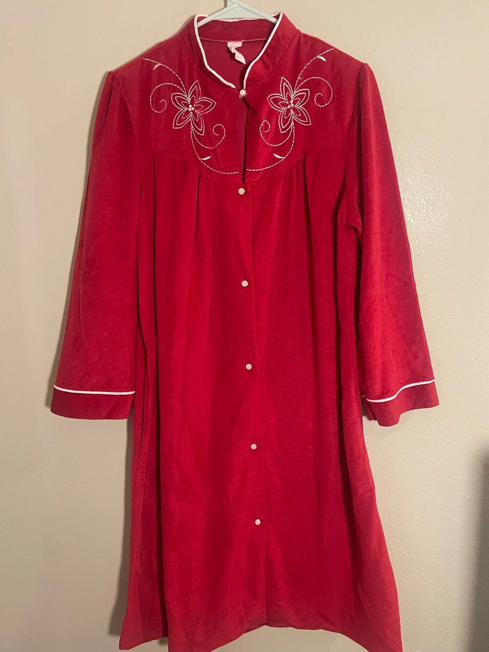 Vintage Red Long Sleeve Embroidered Snap Front Housecoat Robe Medium